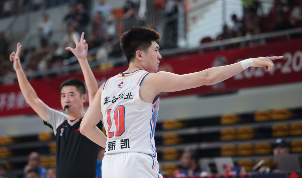 广东宏远迎中超关键赛,关键时刻刷新队史纪录,更衣室稳定,轮换策略成焦点的简单介绍 广东宏远迎中超关键赛,关键时刻刷新队史纪录,更衣室稳定,轮换策略成焦点的简单介绍