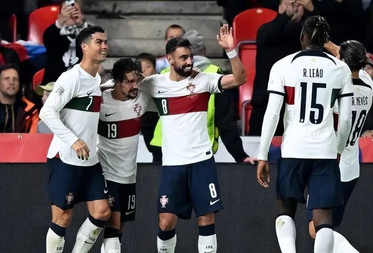 集结日上海海港备战欧联；状态回暖细节曝光；目标明确；更衣室氛围转暖的简单介绍