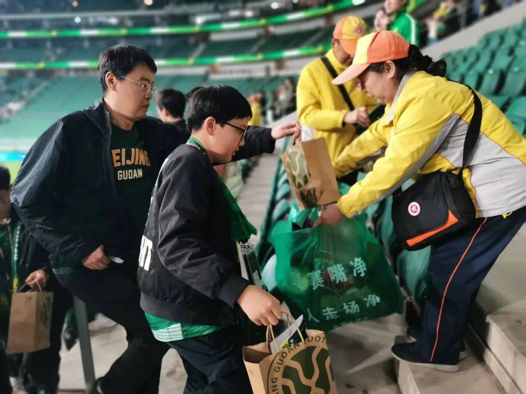 包含加时末段荷甲传出新动向，皇家社会回应争议，管理层表态：赛场秩序良好，数据趋势出现新变化的词条
