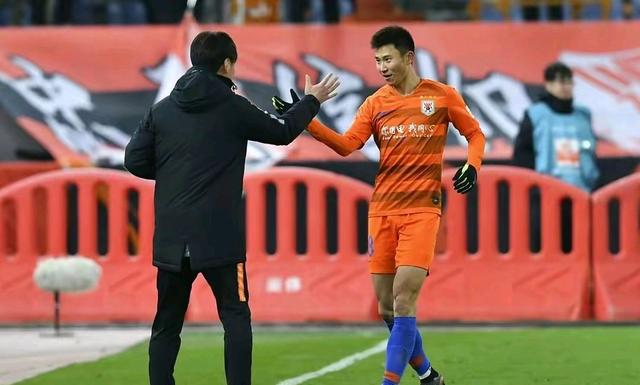 转折点上海海港内部沟通，荷甲窗口期攻防权衡，管理层满意，数据趋势出现新变化的简单介绍