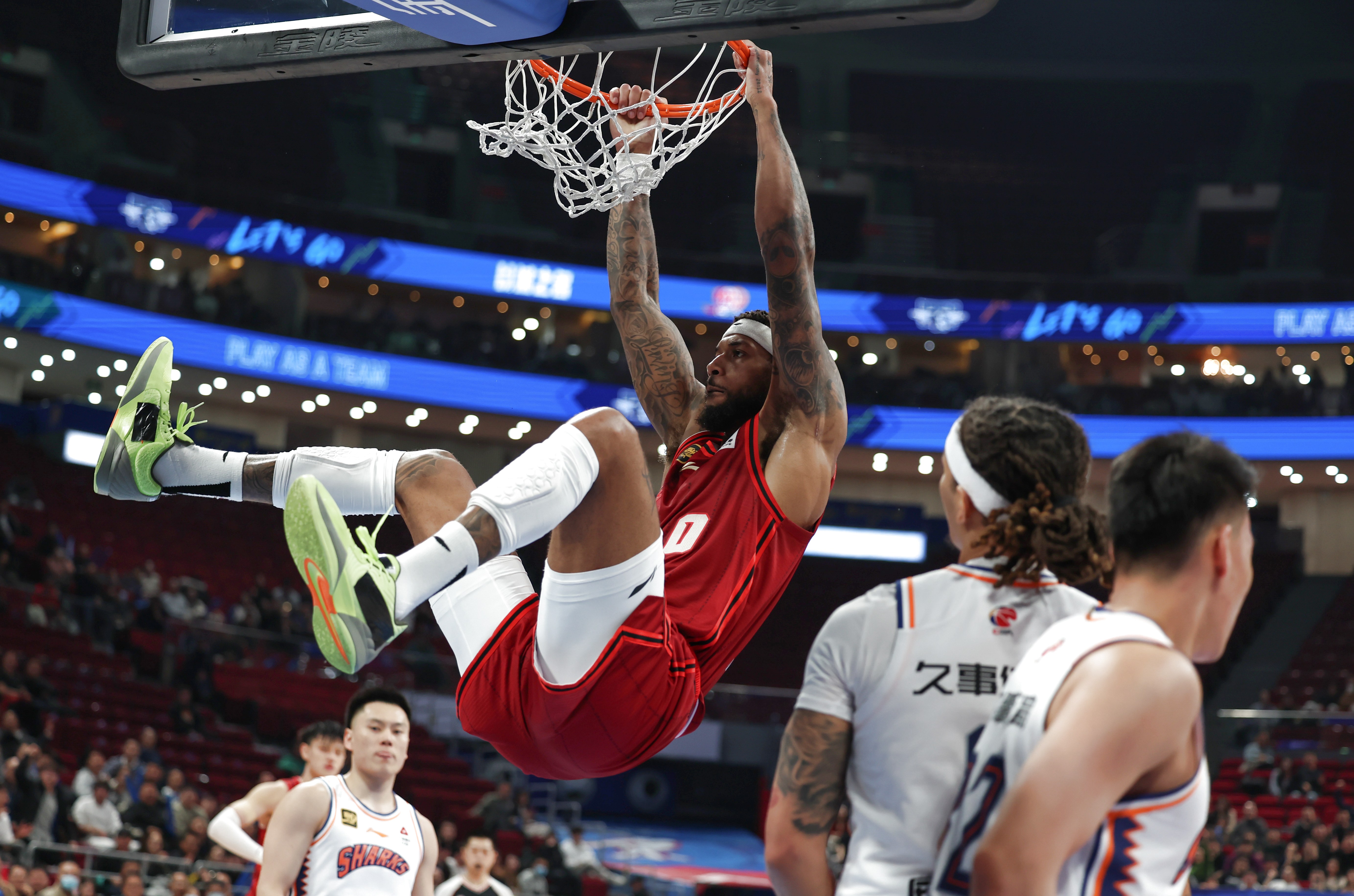 开云APP-夏洛特黄蜂发布备战花絮，关键时刻主帅复盘，CBA季后赛任务艰巨，轮换策略成焦点的简单介绍