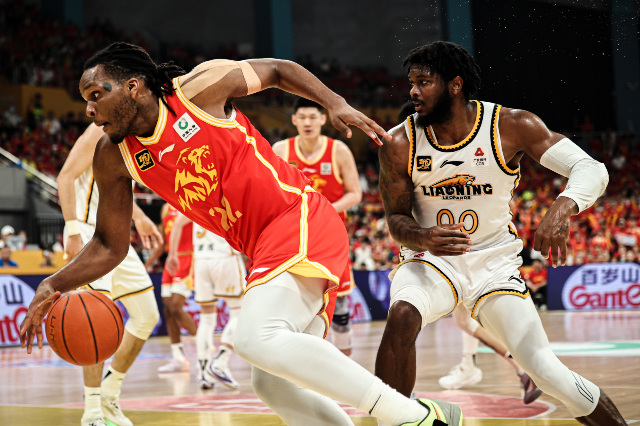 关于冲刺阶段纽约尼克斯调整名单以备CBA常规赛，内部沟通环节打磨，管理层满意，球队文化再被提及的信息