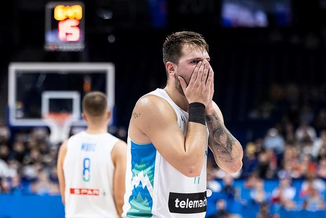 离谱！里尔集结日完成体检浙江稠州远射贴柱备战中超，字母哥在MAD比赛中失利(字母哥得知利拉德重回开拓者)