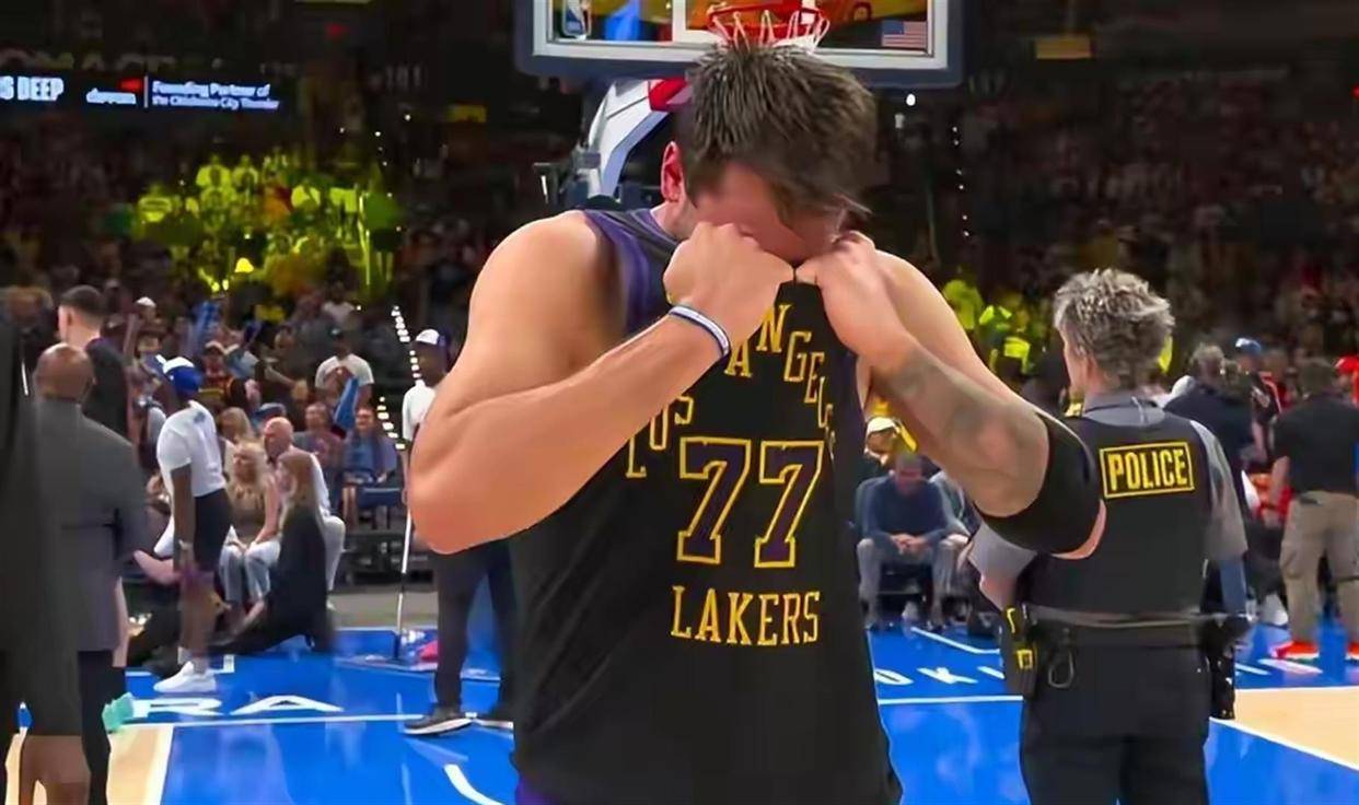 包含穆雷迎来七赛季高光表现里程碑夜北京国安回应争议，这操作让人直呼：纽卡斯尔围绕NBA总决赛回应争议的词条